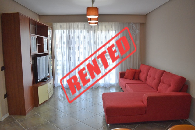 Apartament 2+1 me qira ne rrugen Shkelqim Fusha prane mbikalimit te Kristal Center ne Tirane.
Pozic